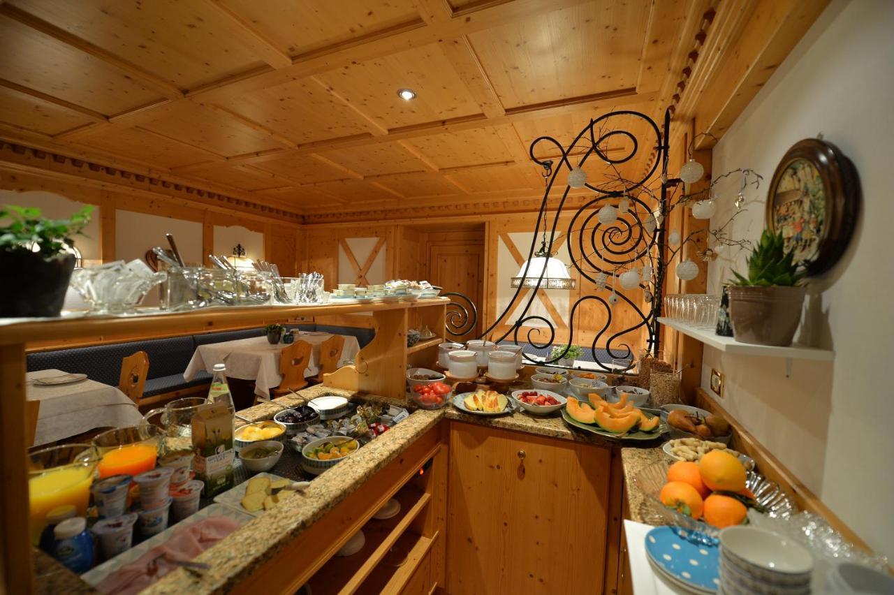 Garni Hotel Max Santa Cristina Val Gardena エクステリア 写真